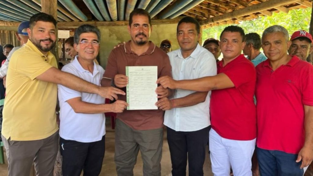 Prefeito Aluízio Vaz articula entrega de títulos de terra para agricultores de Porto