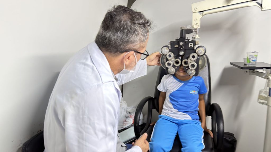 Estudantes de Cocal recebem consultas e óculos gratuitos