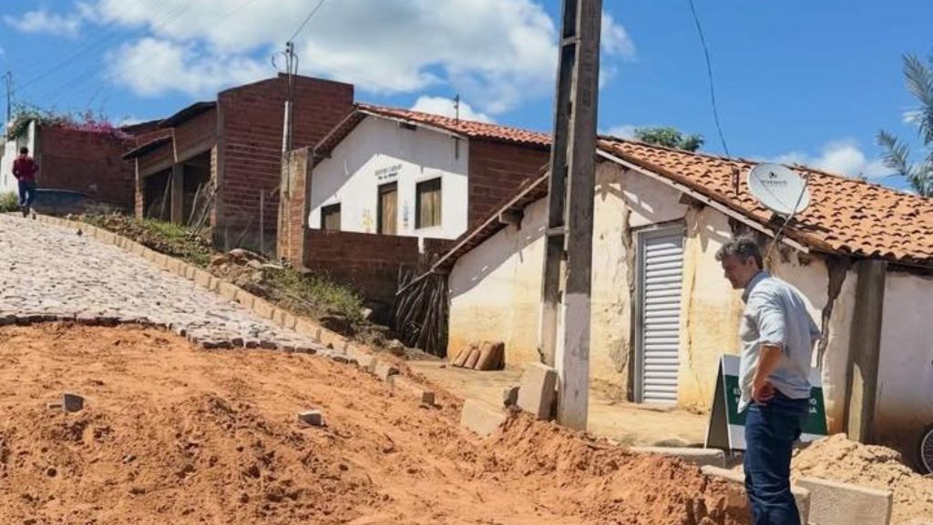 Dr. Segundo realiza visitas técnicas e acompanha obras de pavimentação em Várzea Grande