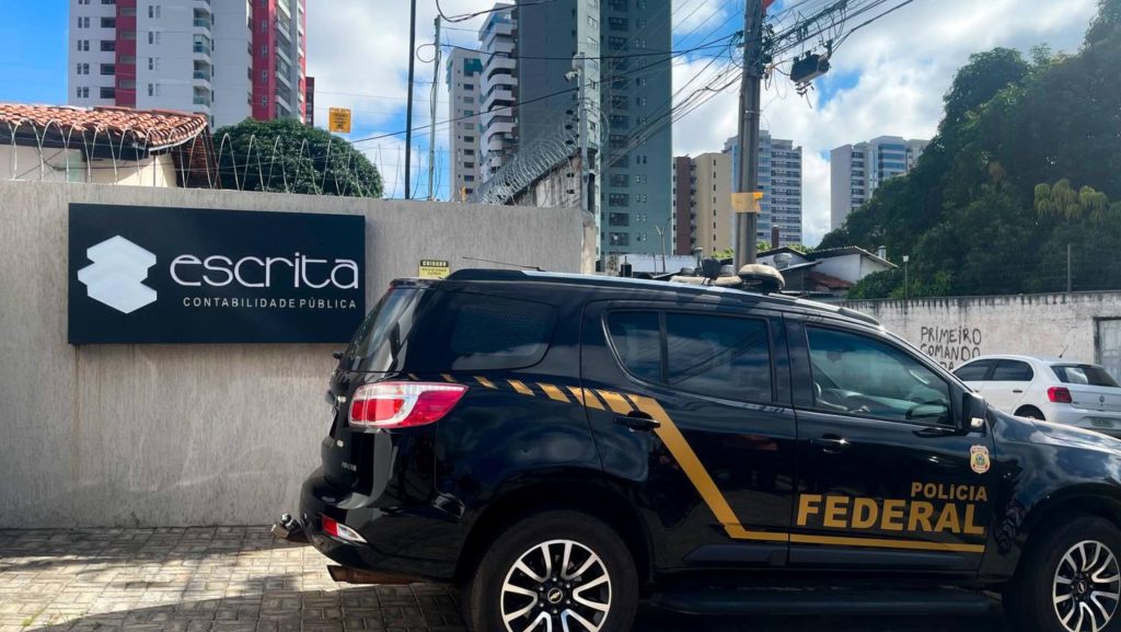 PF cumpre mandados em escritório de contabilidade na zona Leste de Teresina
