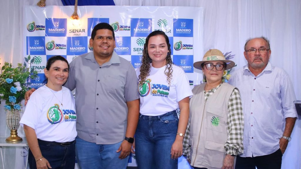 Prefeito Alandelon participa da entrega de certificados e reforça compromisso com a qualificação profissional em Madeiro