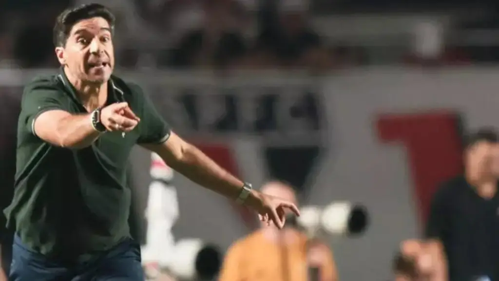 Técnico do Palmeiras é multado em R$ 75 mil por gesto obsceno