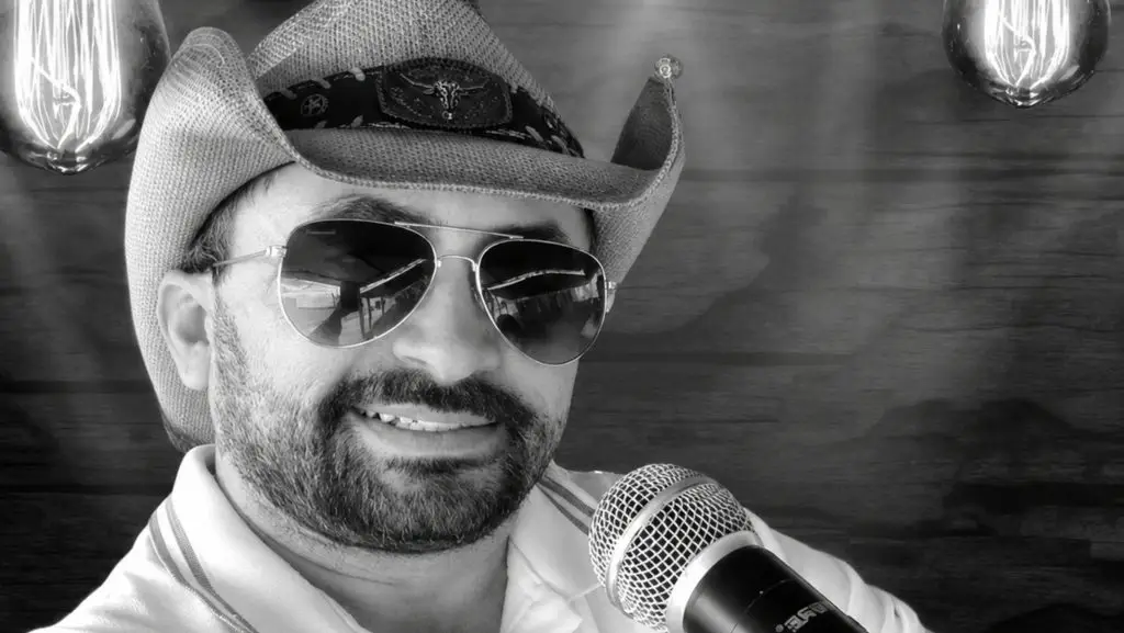 Cantor morre em grave acidente de carro no interior do Piauí
