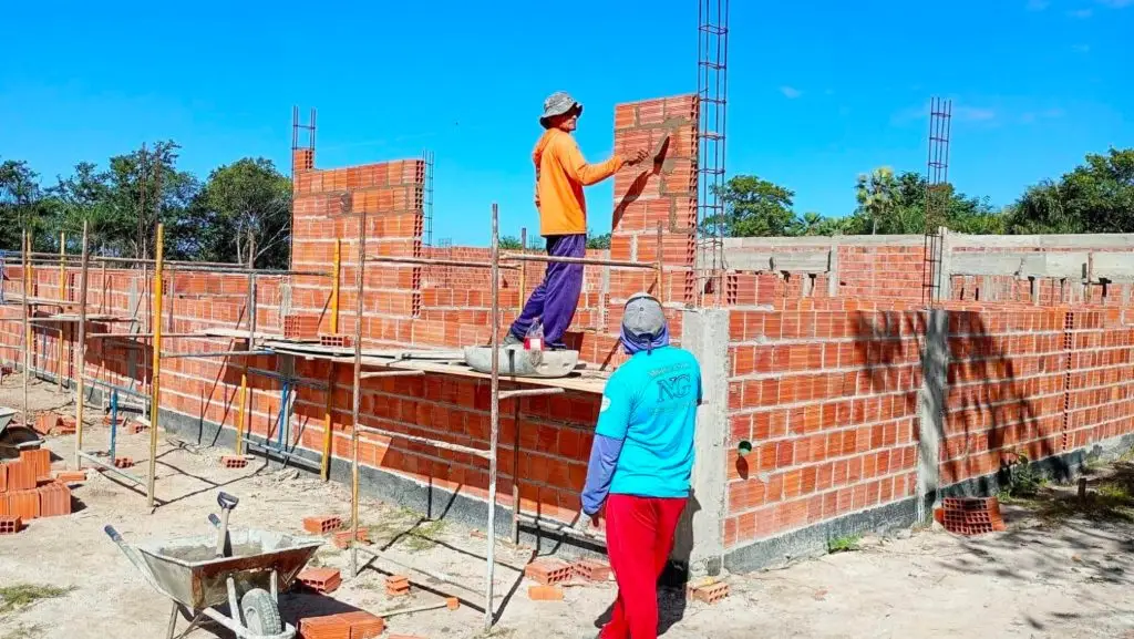 BURITI DOS LOPES: Construção de nova escola com 8 salas avança no povoado Salgadinho